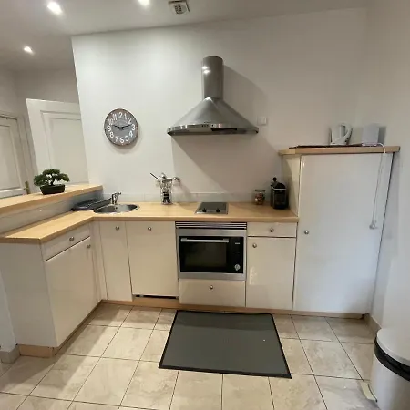 La Fontaine Apartment *
