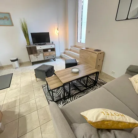La Fontaine Apartment *