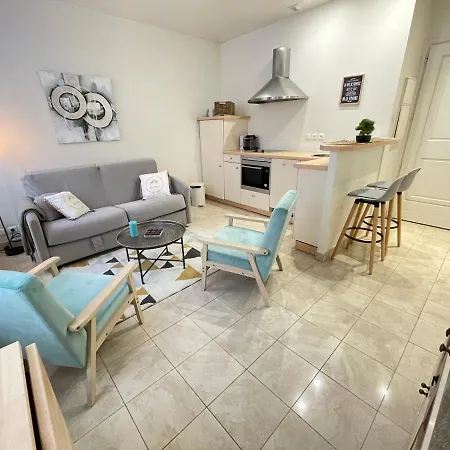 La Fontaine Apartment *
