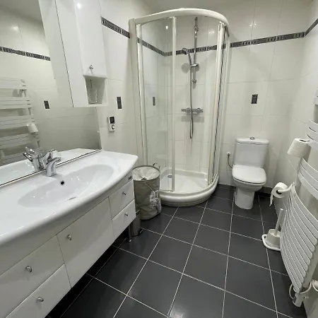 La Fontaine Apartment *
