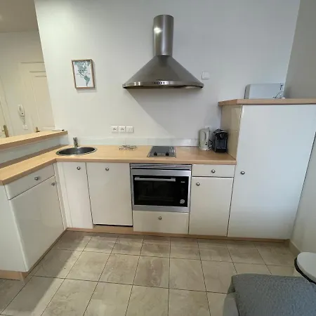 La Fontaine Apartment *
