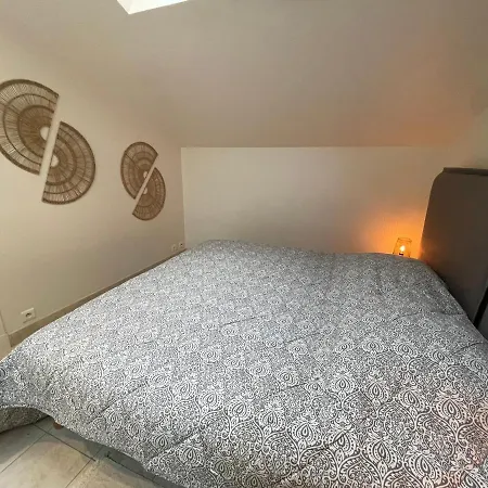 La Fontaine Apartment *