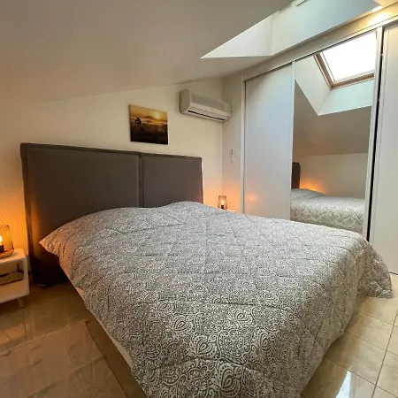 La Fontaine Apartment