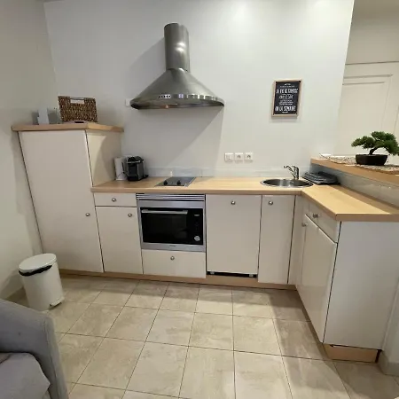 La Fontaine Apartment *